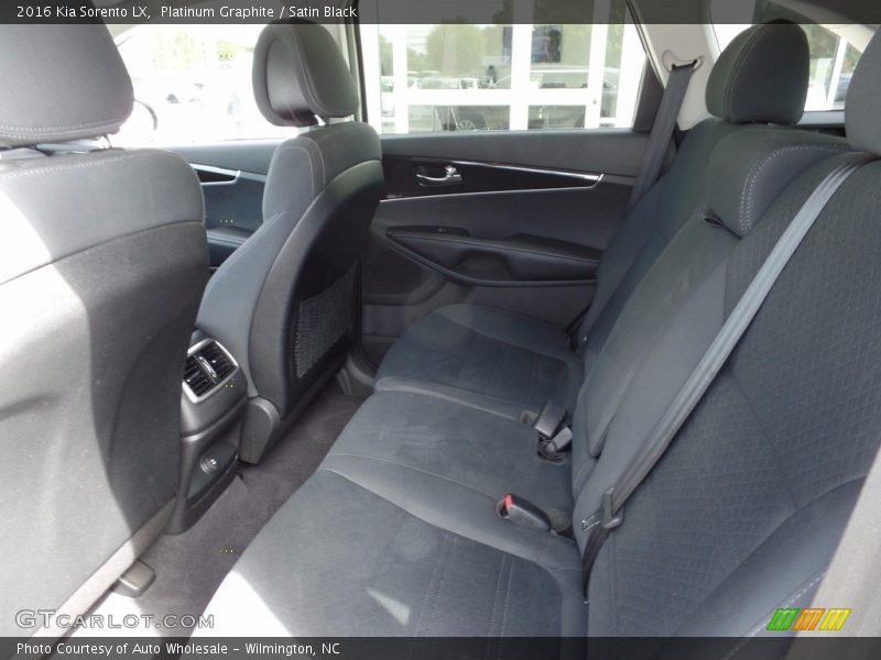 Platinum Graphite / Satin Black 2016 Kia Sorento LX