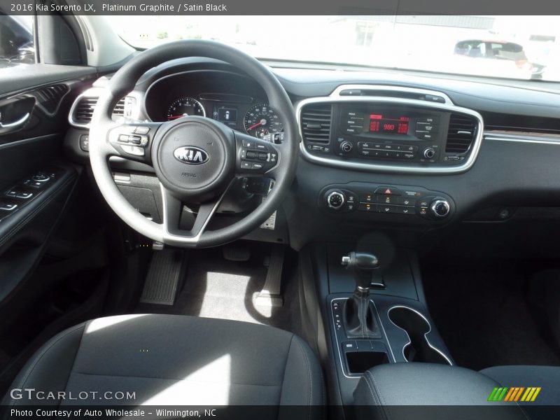 Platinum Graphite / Satin Black 2016 Kia Sorento LX