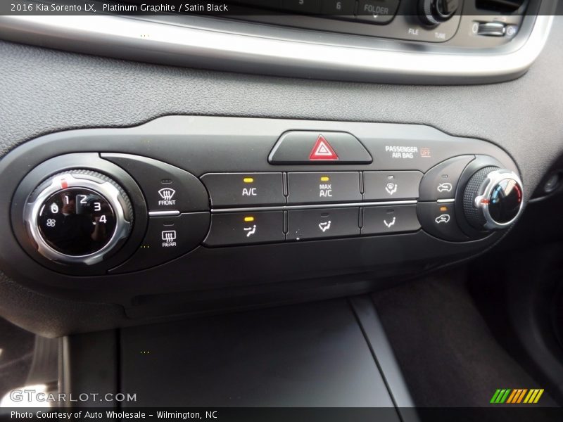 Platinum Graphite / Satin Black 2016 Kia Sorento LX