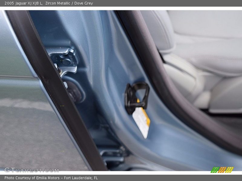 Zircon Metallic / Dove Grey 2005 Jaguar XJ XJ8 L