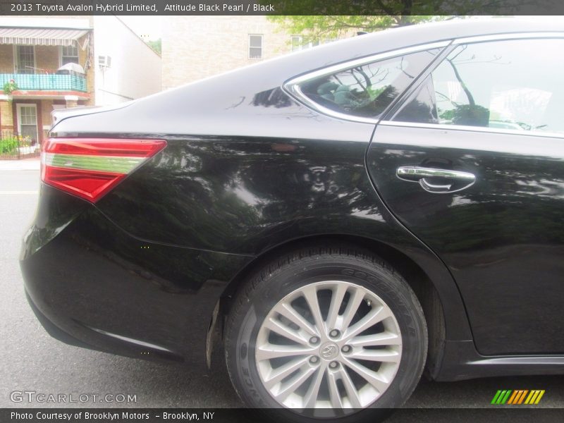 Attitude Black Pearl / Black 2013 Toyota Avalon Hybrid Limited