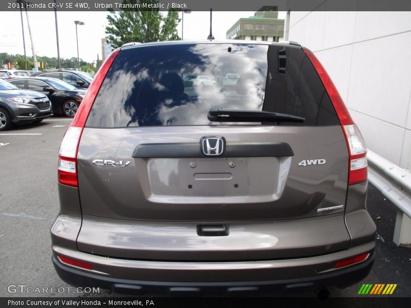 Urban Titanium Metallic / Black 2011 Honda CR-V SE 4WD