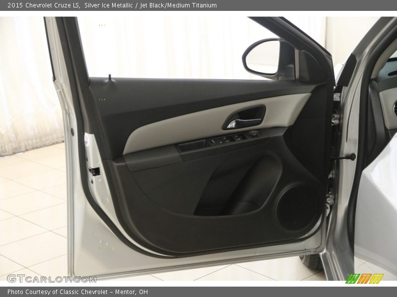 Silver Ice Metallic / Jet Black/Medium Titanium 2015 Chevrolet Cruze LS