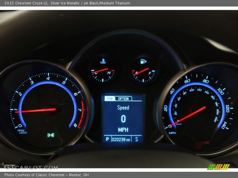 Silver Ice Metallic / Jet Black/Medium Titanium 2015 Chevrolet Cruze LS