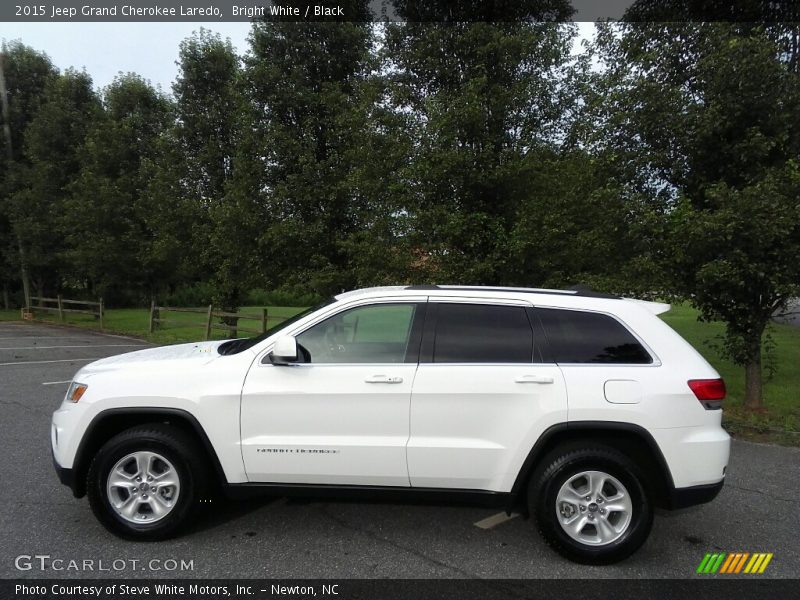 Bright White / Black 2015 Jeep Grand Cherokee Laredo