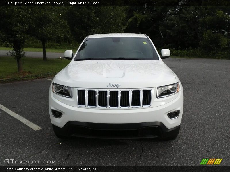 Bright White / Black 2015 Jeep Grand Cherokee Laredo