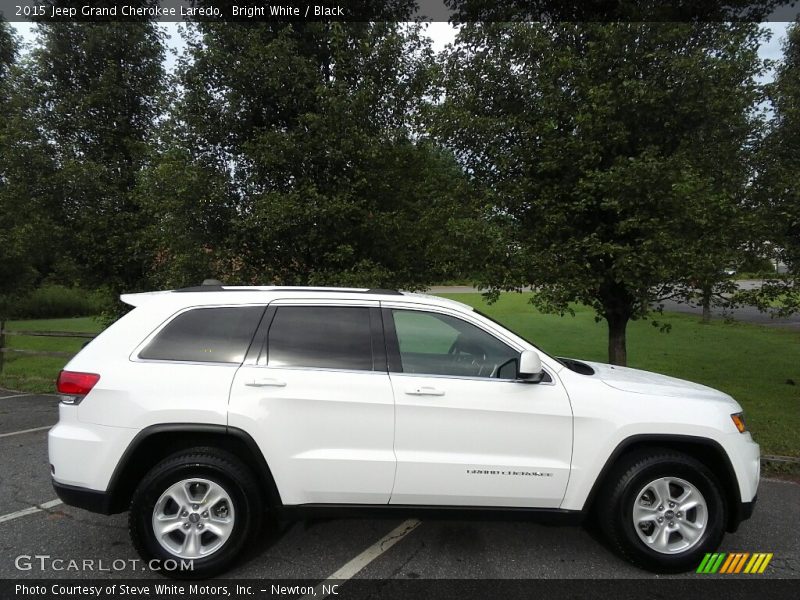 Bright White / Black 2015 Jeep Grand Cherokee Laredo
