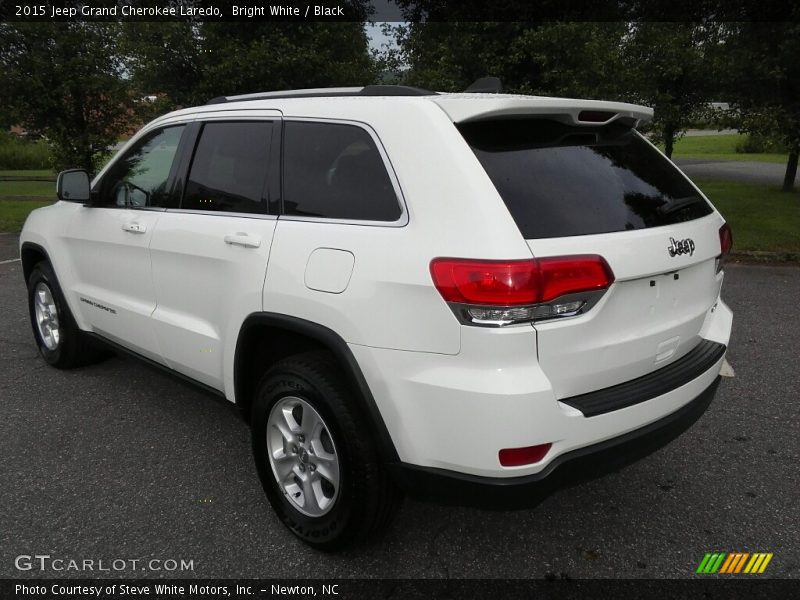 Bright White / Black 2015 Jeep Grand Cherokee Laredo