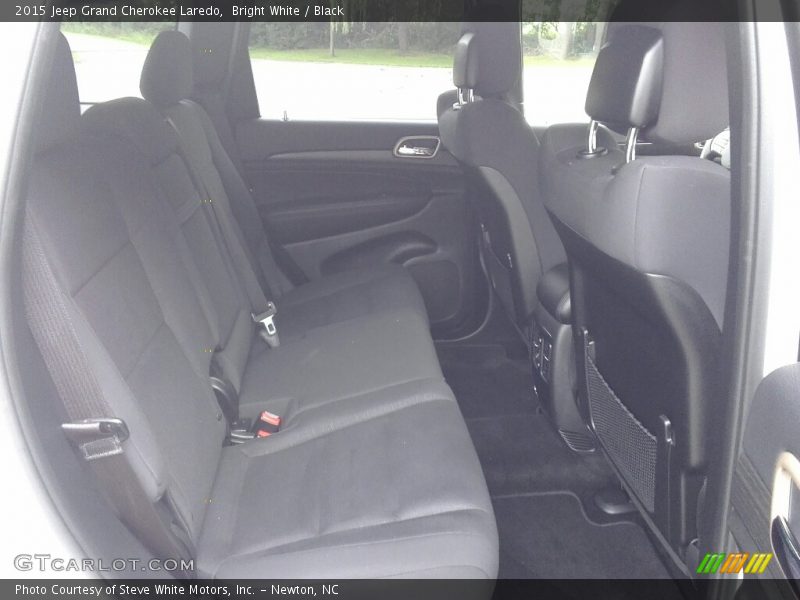 Bright White / Black 2015 Jeep Grand Cherokee Laredo