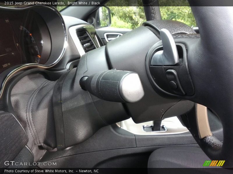 Bright White / Black 2015 Jeep Grand Cherokee Laredo