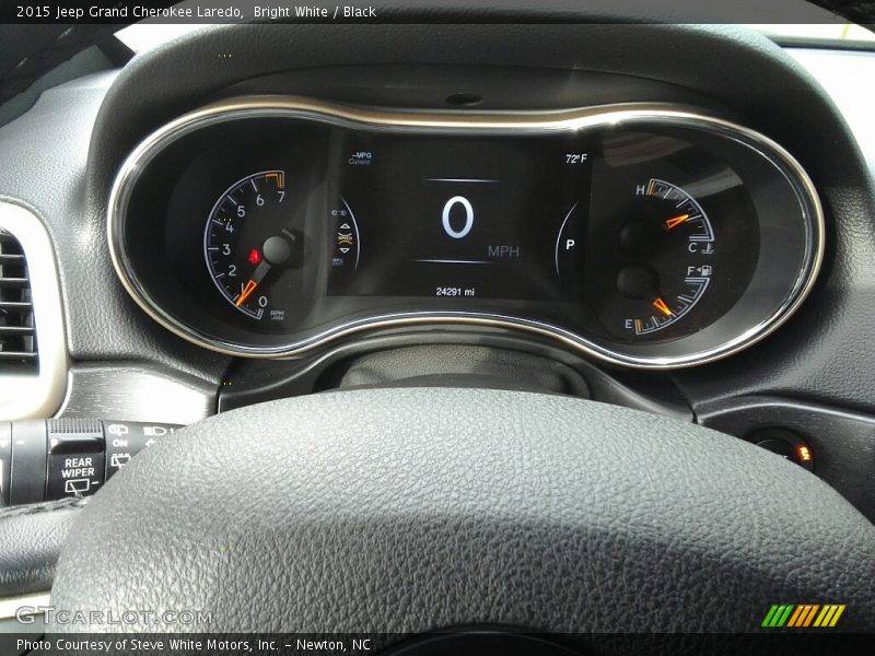 Bright White / Black 2015 Jeep Grand Cherokee Laredo
