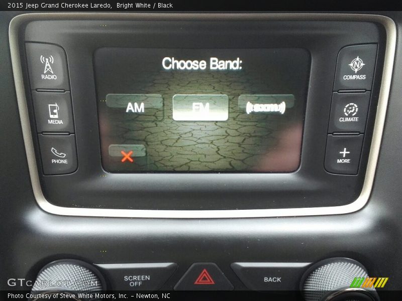 Bright White / Black 2015 Jeep Grand Cherokee Laredo