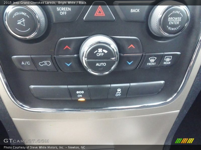 Bright White / Black 2015 Jeep Grand Cherokee Laredo