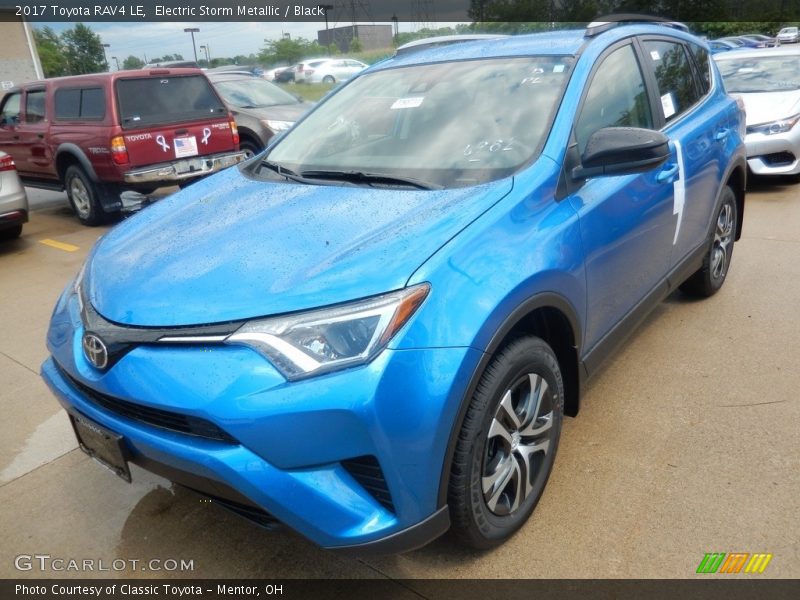 Front 3/4 View of 2017 RAV4 LE