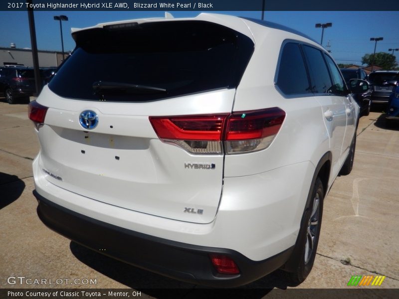 Blizzard White Pearl / Black 2017 Toyota Highlander Hybrid XLE AWD