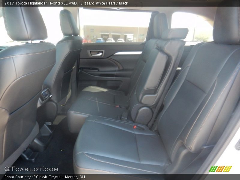 Blizzard White Pearl / Black 2017 Toyota Highlander Hybrid XLE AWD