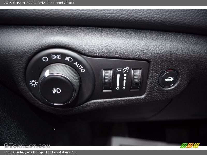 Velvet Red Pearl / Black 2015 Chrysler 200 S