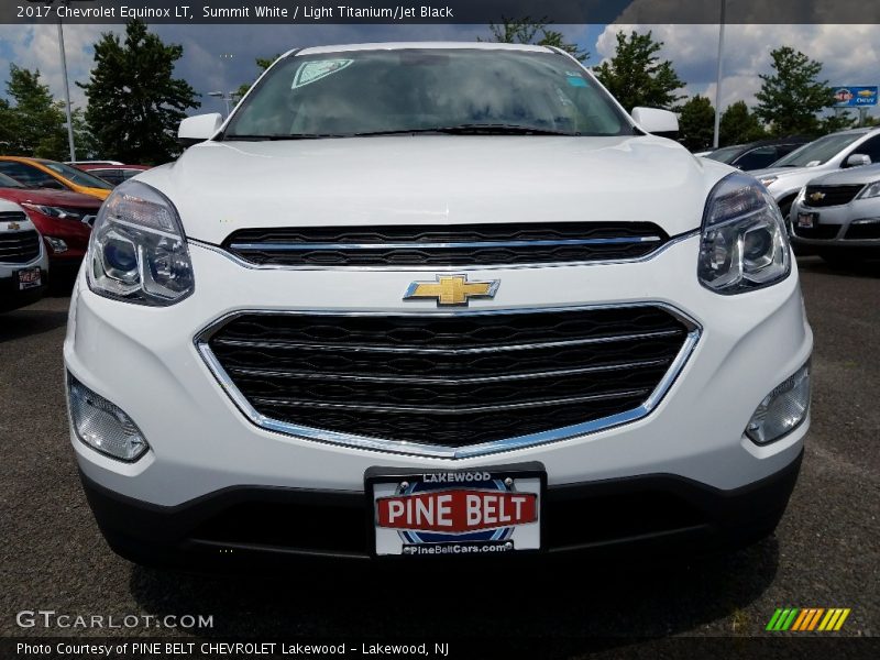 Summit White / Light Titanium/Jet Black 2017 Chevrolet Equinox LT