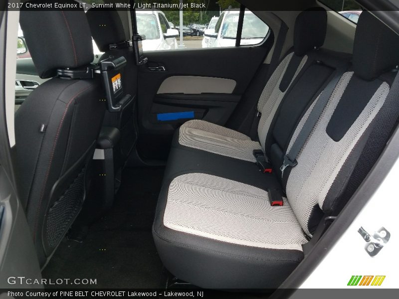 Summit White / Light Titanium/Jet Black 2017 Chevrolet Equinox LT