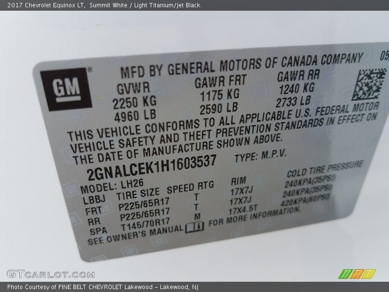 Summit White / Light Titanium/Jet Black 2017 Chevrolet Equinox LT