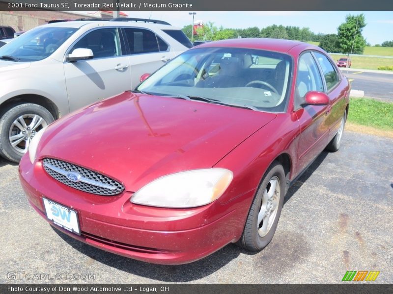 Toreador Red Metallic / Medium Graphite 2001 Ford Taurus SE