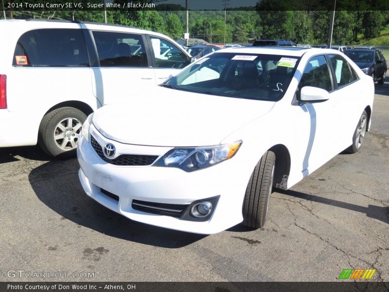 Front 3/4 View of 2014 Camry SE V6