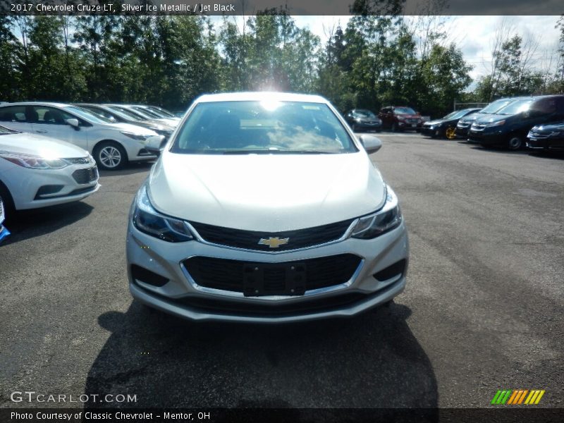 Silver Ice Metallic / Jet Black 2017 Chevrolet Cruze LT