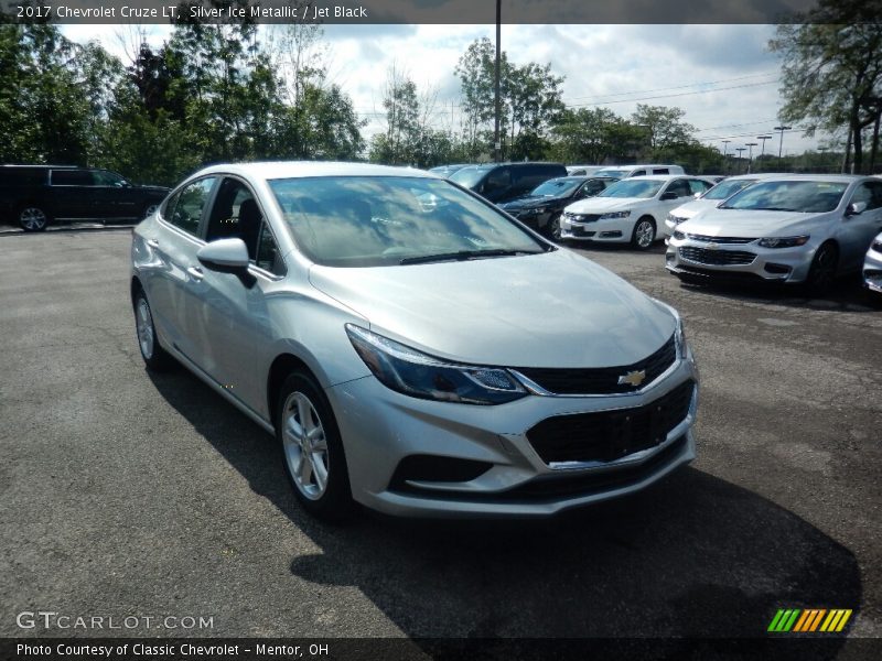 Silver Ice Metallic / Jet Black 2017 Chevrolet Cruze LT