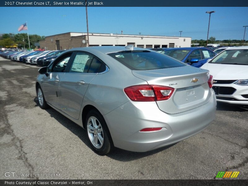 Silver Ice Metallic / Jet Black 2017 Chevrolet Cruze LT