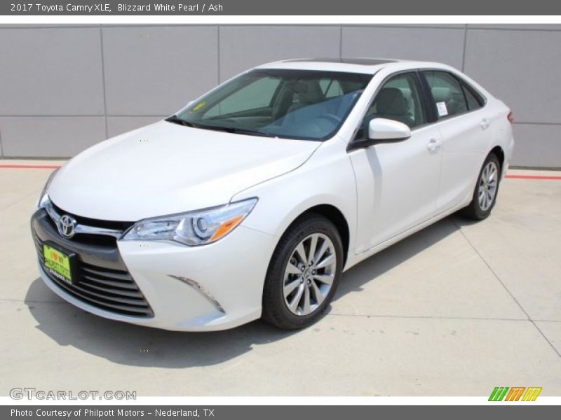 Blizzard White Pearl / Ash 2017 Toyota Camry XLE