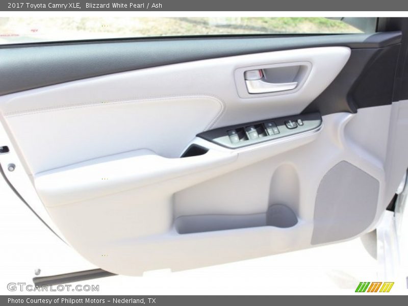 Blizzard White Pearl / Ash 2017 Toyota Camry XLE
