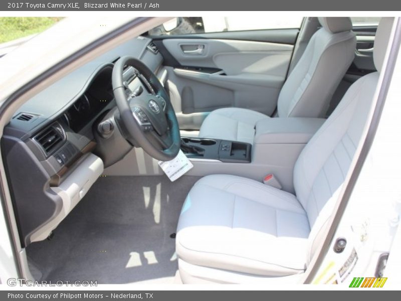 Blizzard White Pearl / Ash 2017 Toyota Camry XLE