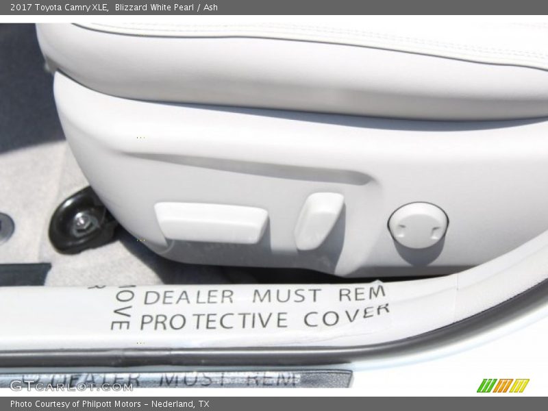 Blizzard White Pearl / Ash 2017 Toyota Camry XLE