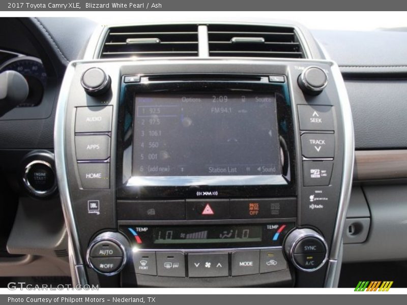 Blizzard White Pearl / Ash 2017 Toyota Camry XLE