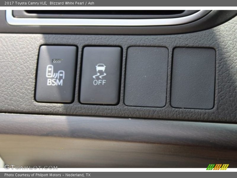 Blizzard White Pearl / Ash 2017 Toyota Camry XLE