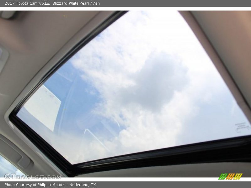 Blizzard White Pearl / Ash 2017 Toyota Camry XLE