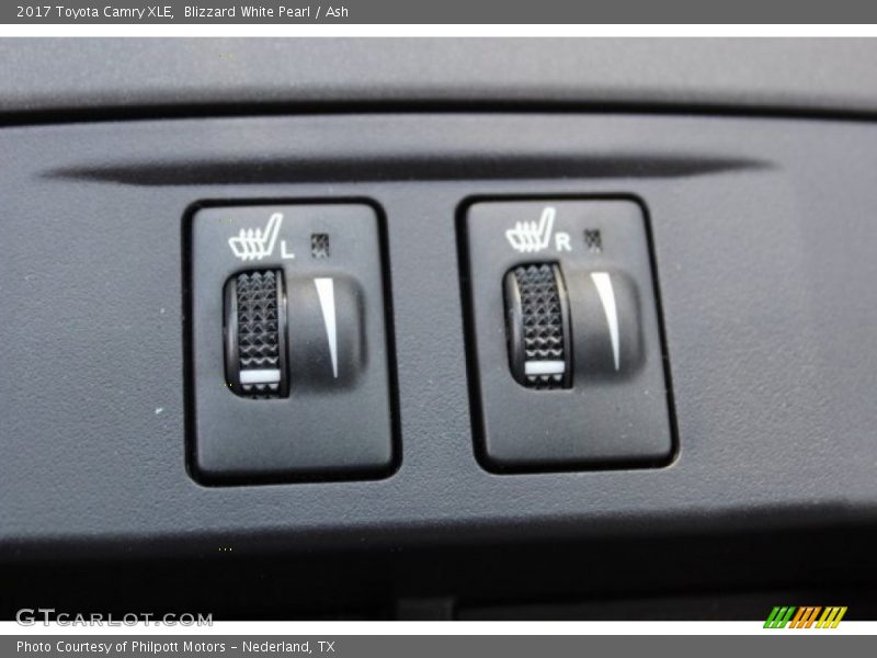 Blizzard White Pearl / Ash 2017 Toyota Camry XLE