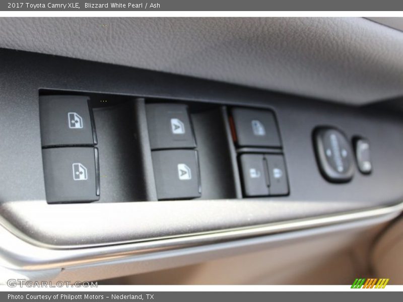 Blizzard White Pearl / Ash 2017 Toyota Camry XLE