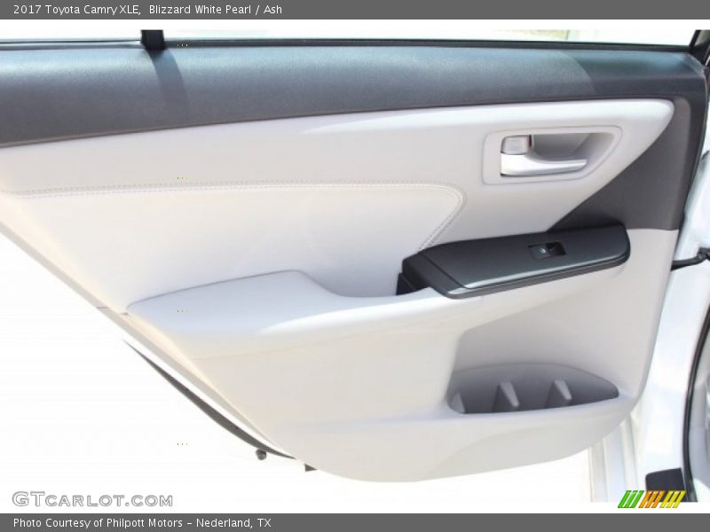 Blizzard White Pearl / Ash 2017 Toyota Camry XLE