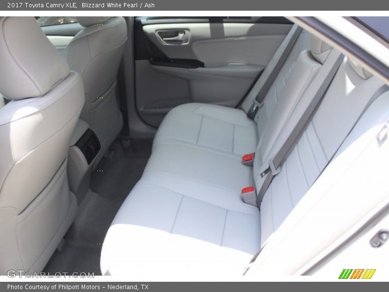 Blizzard White Pearl / Ash 2017 Toyota Camry XLE