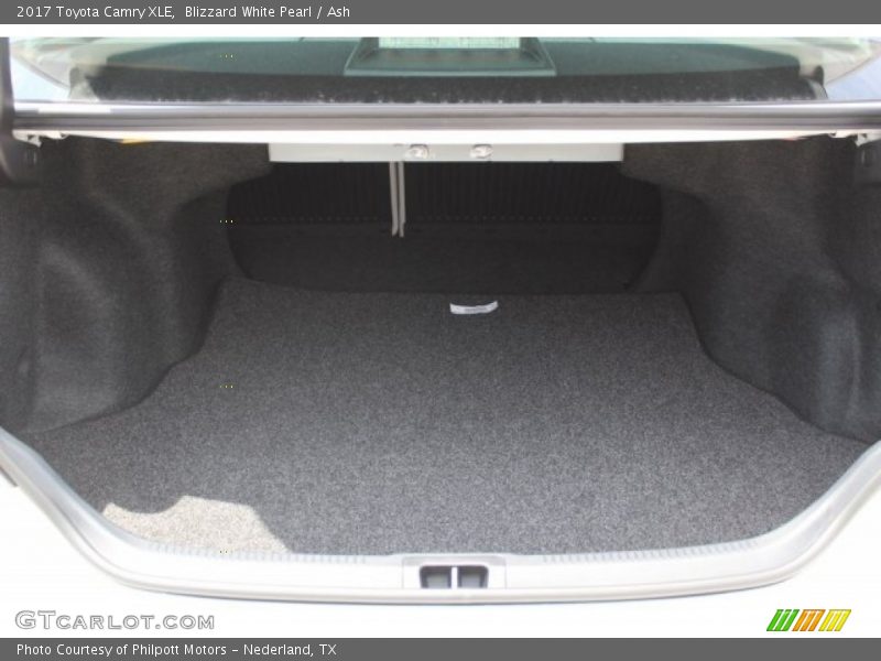 Blizzard White Pearl / Ash 2017 Toyota Camry XLE