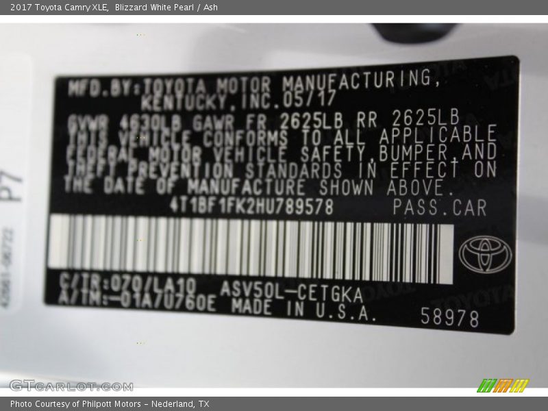 Blizzard White Pearl / Ash 2017 Toyota Camry XLE