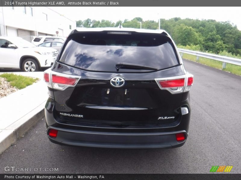 Attitude Black Metallic / Black 2014 Toyota Highlander XLE AWD