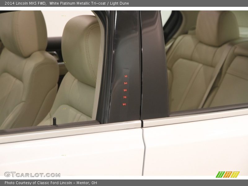 White Platinum Metallic Tri-coat / Light Dune 2014 Lincoln MKS FWD