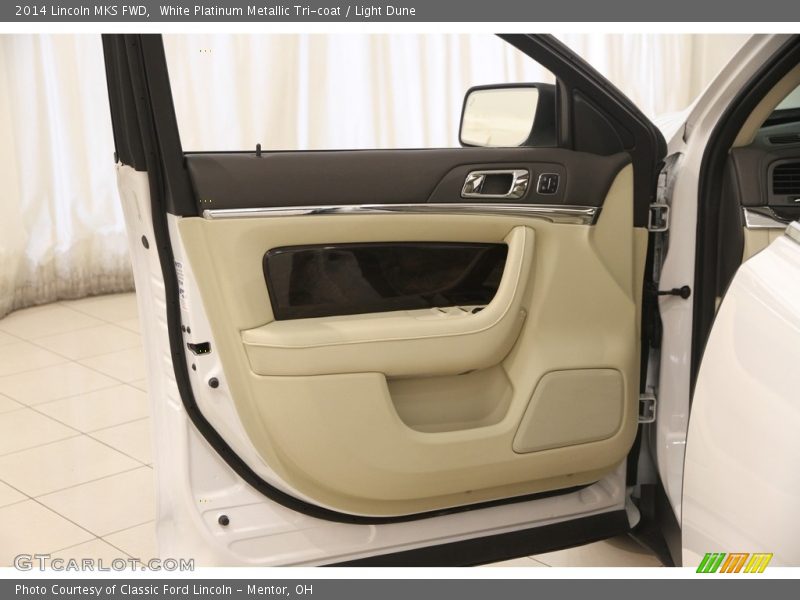 White Platinum Metallic Tri-coat / Light Dune 2014 Lincoln MKS FWD