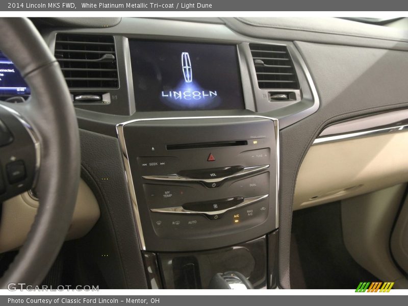 White Platinum Metallic Tri-coat / Light Dune 2014 Lincoln MKS FWD