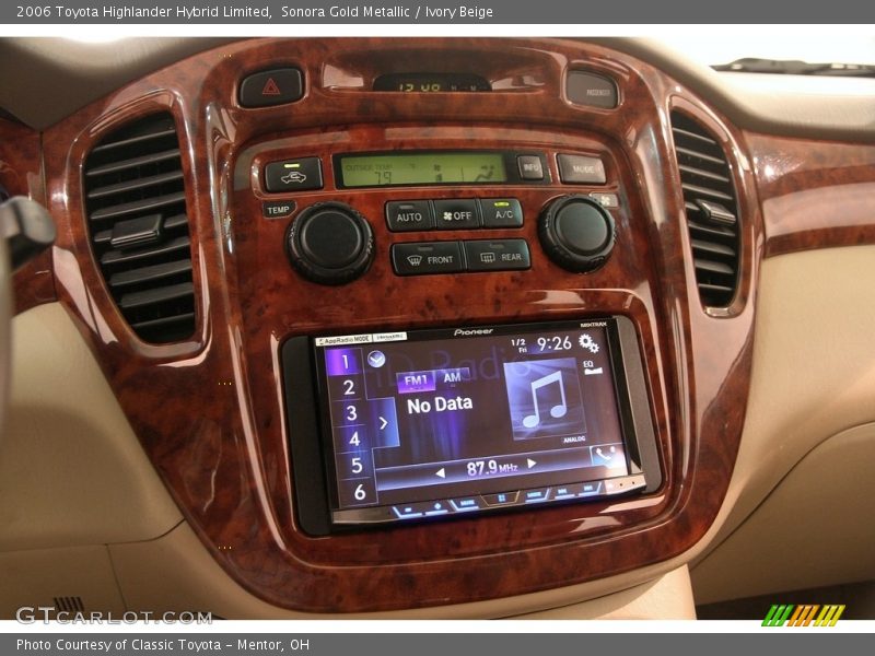 Controls of 2006 Highlander Hybrid Limited