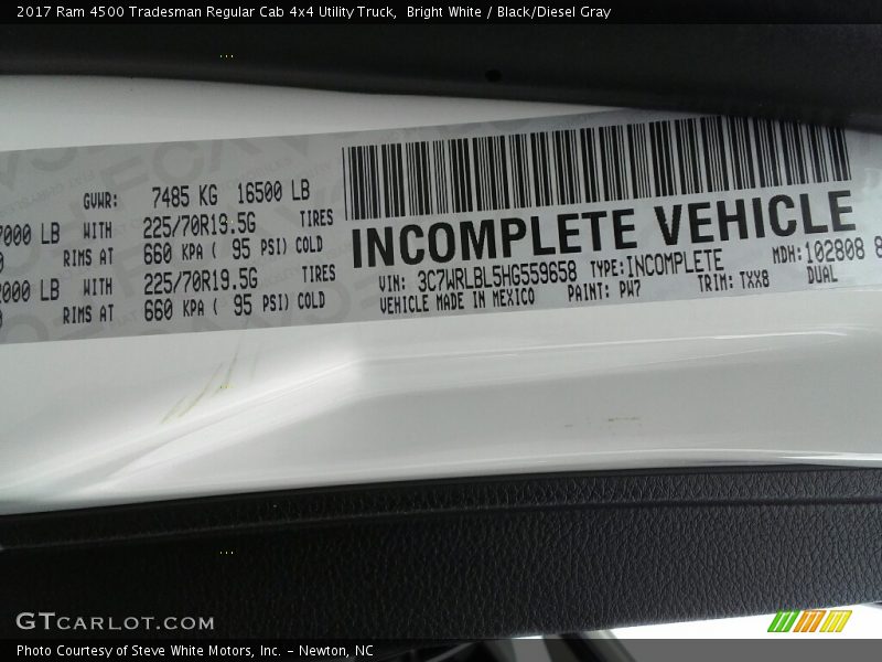 Bright White / Black/Diesel Gray 2017 Ram 4500 Tradesman Regular Cab 4x4 Utility Truck