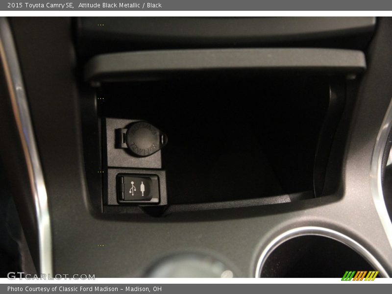 Attitude Black Metallic / Black 2015 Toyota Camry SE