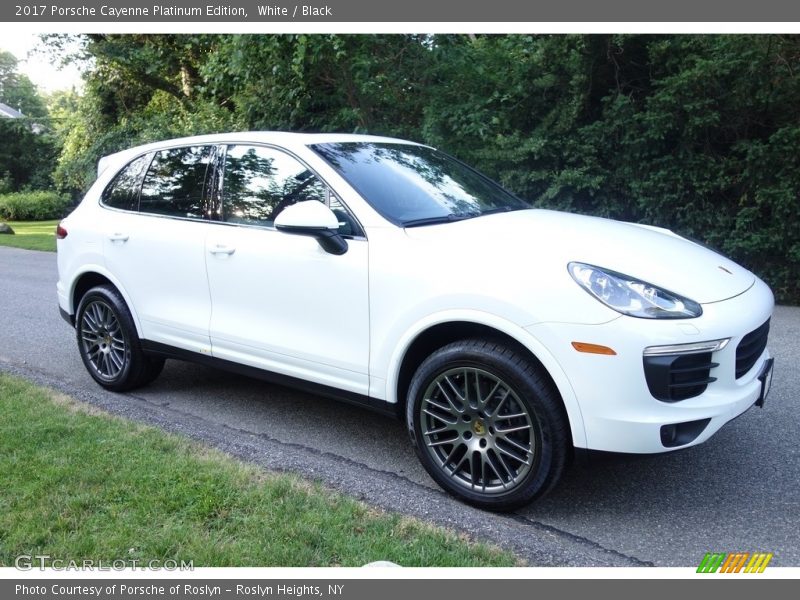 Front 3/4 View of 2017 Cayenne Platinum Edition